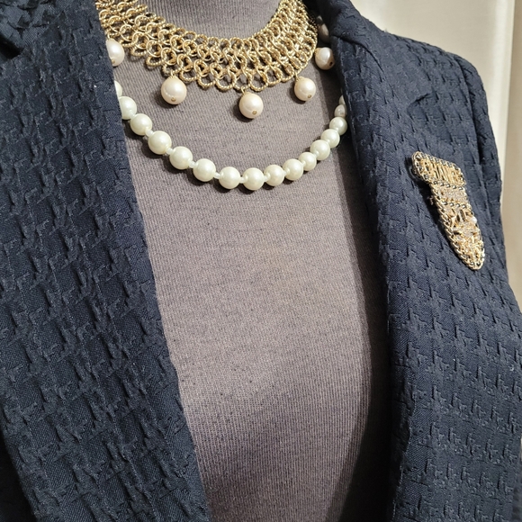 CHANEL Brooch /NEW - Picture 7 of 7